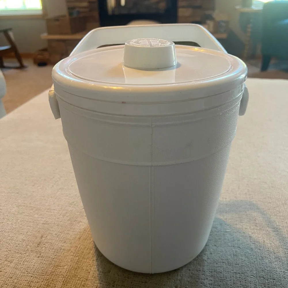 Standardware White Insulated Ice Bucket Lid and Handle Reanngwa Plastic No 972